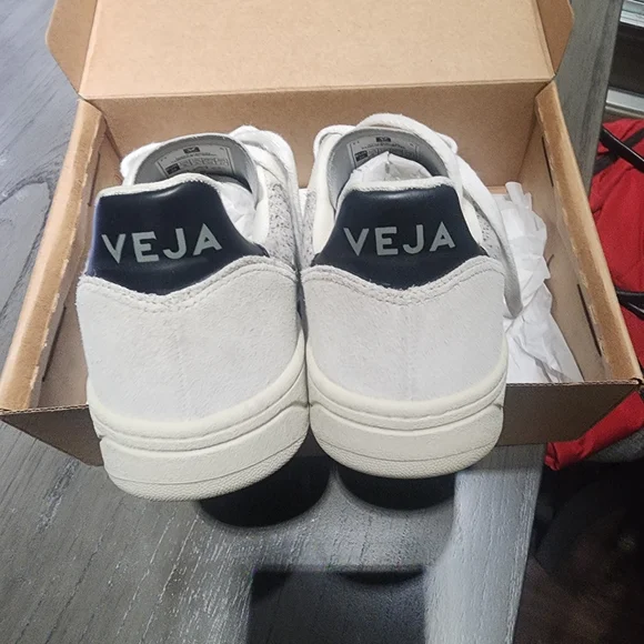 Veja Womens Cream and Black Sneakers - Picture 3 of 5